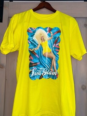 Nicki Minaj MAC Cosmetics Viva Glam Ltd Ed Large Graphic Tee - LIKE NEW